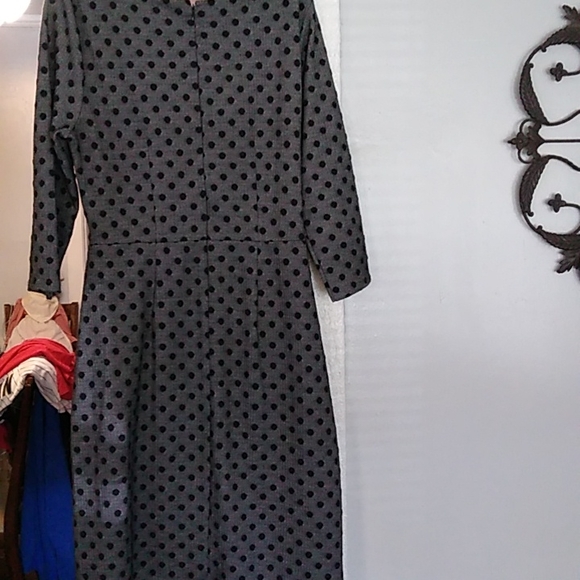 Ladies dress - Picture 3 of 3